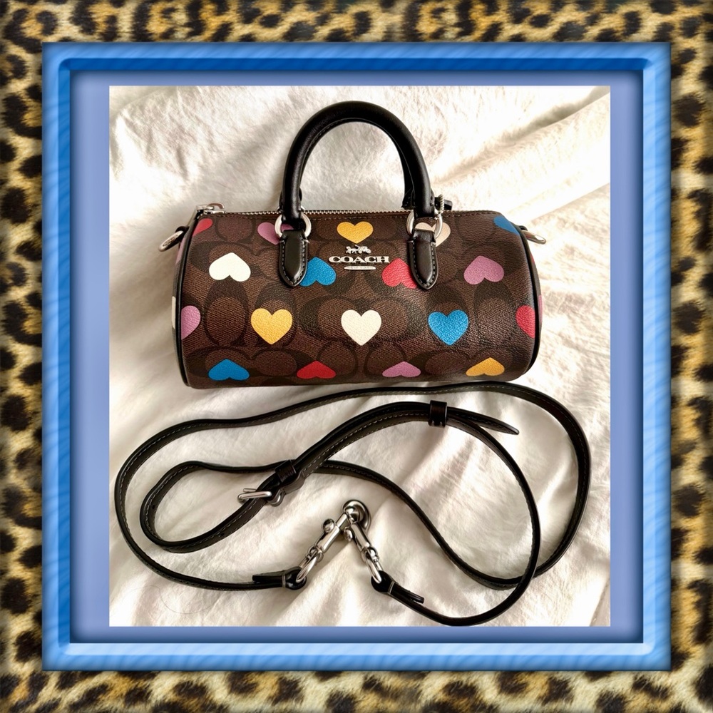👑✅PRICE FIRM✅COACH  Multicolor Heart Print Barrell Crossbody Bag. NWOT